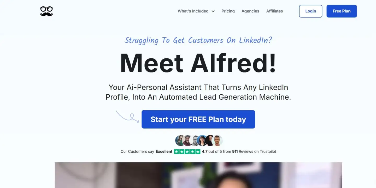 Here is a screenshot of the Meet Alfred dashboard. It shows how to set up a LinkedIn outreach campaign. The key features for making your outreach personal are highlighted.